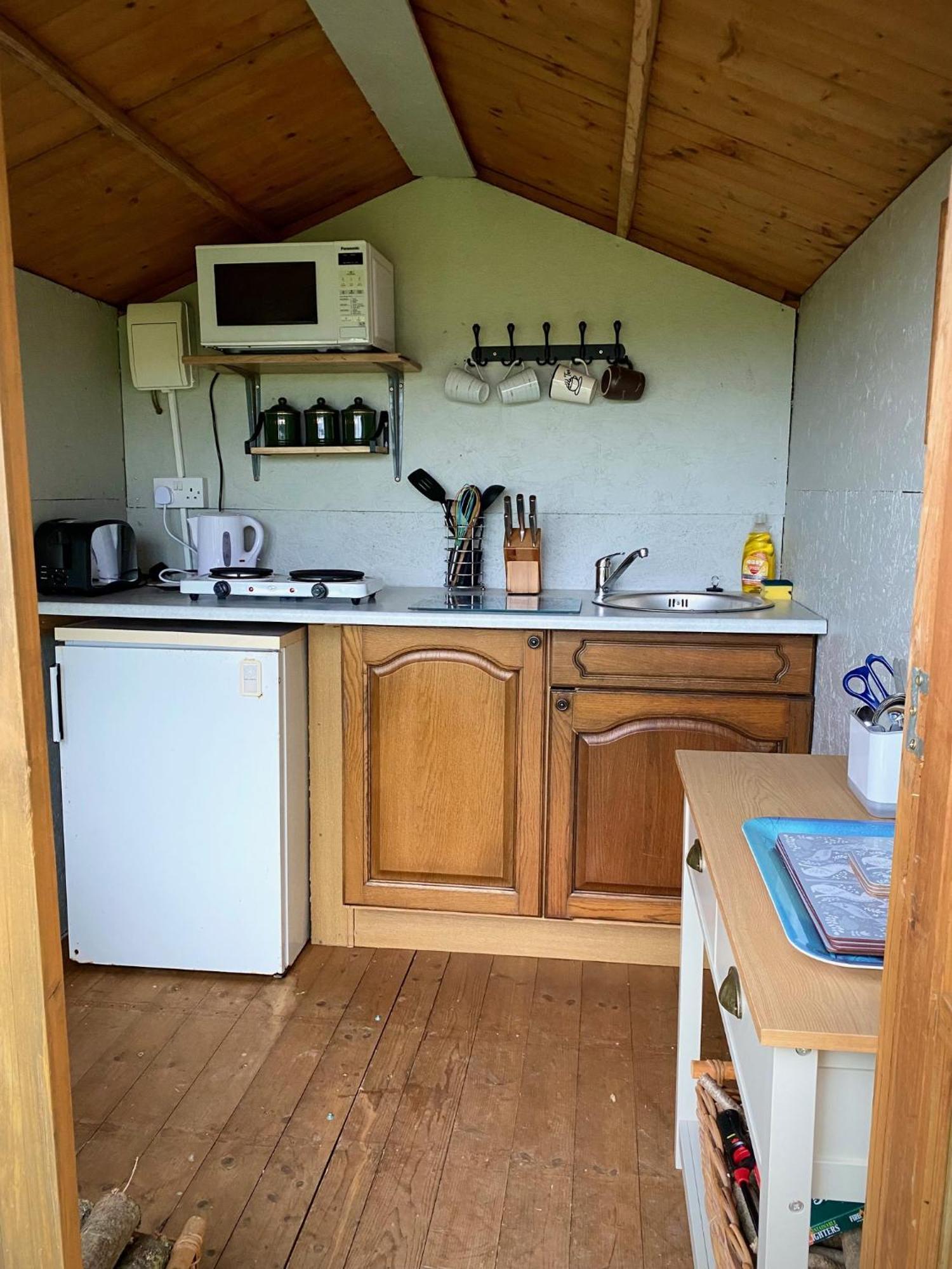 Cherry Tree Glamping Lodge Wellington  Exterior photo