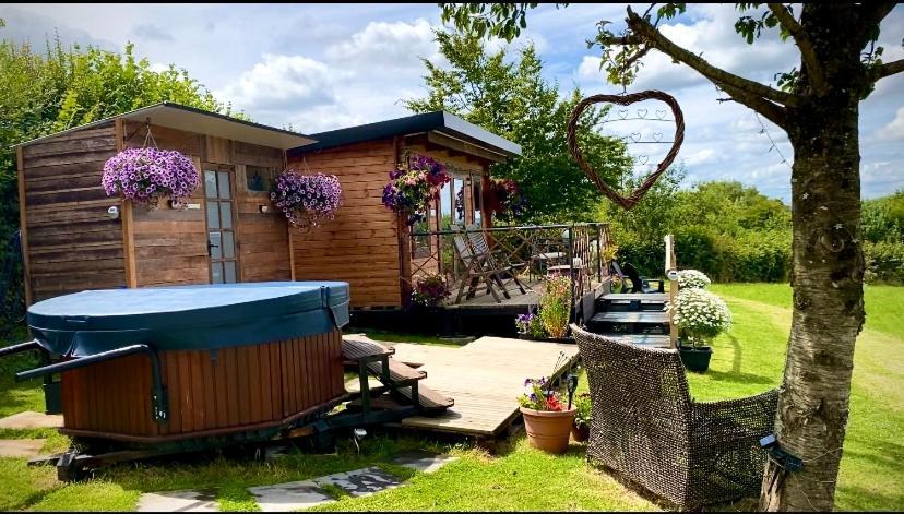 Cherry Tree Glamping Lodge Wellington  Exterior photo